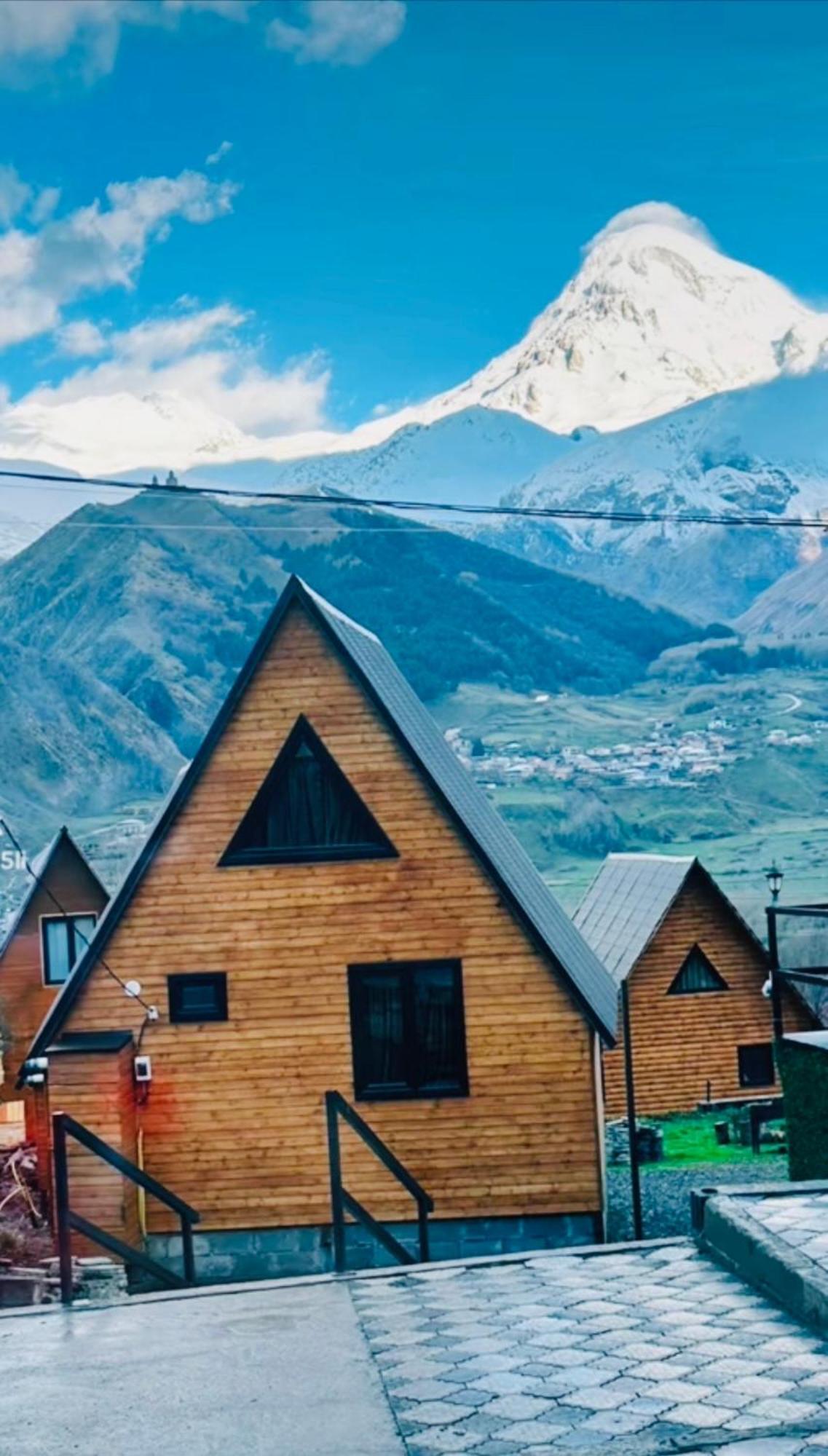 Guesthouse Elli & Cottages Казбеги Екстериор снимка