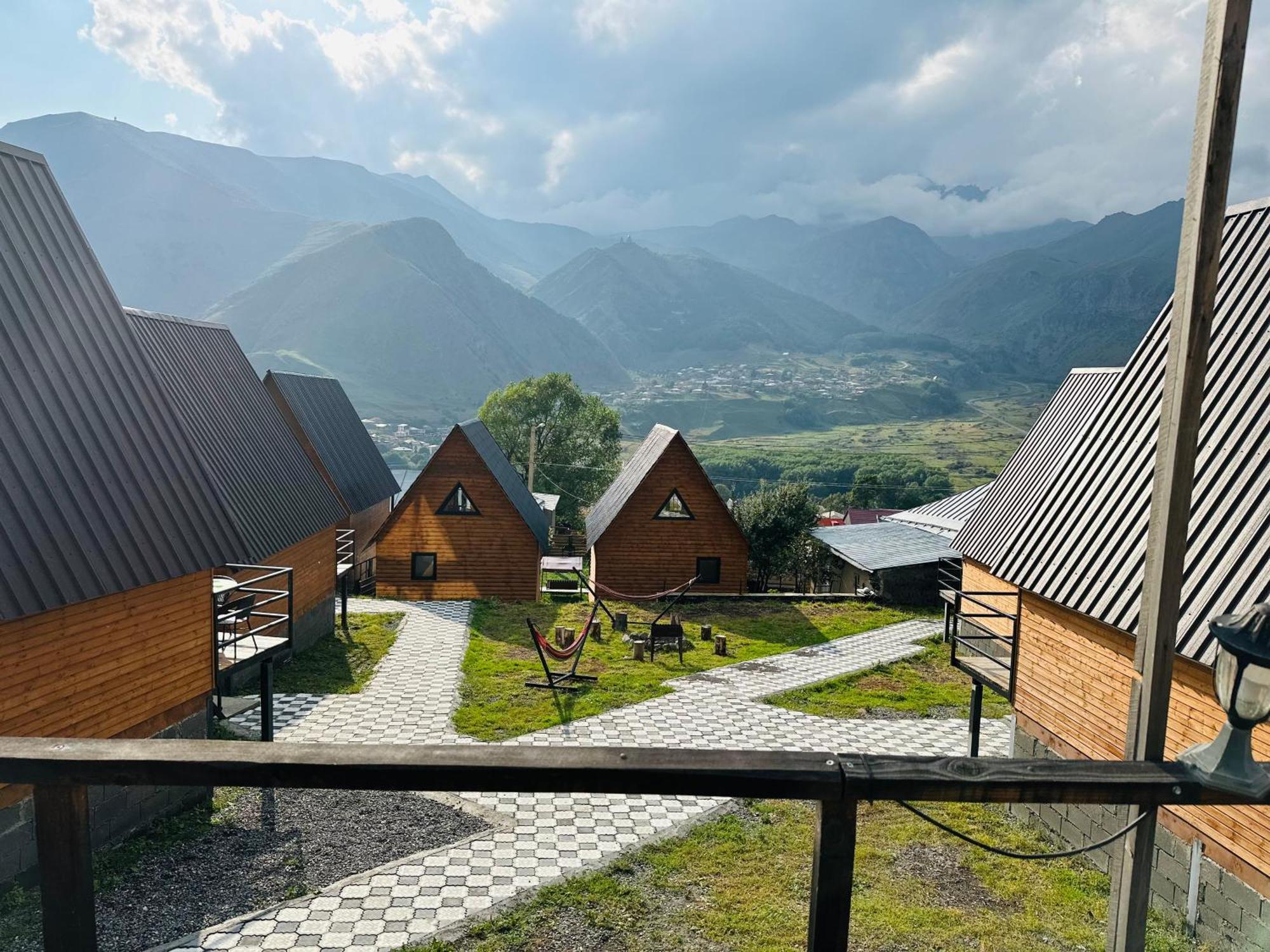 Guesthouse Elli & Cottages Казбеги Екстериор снимка