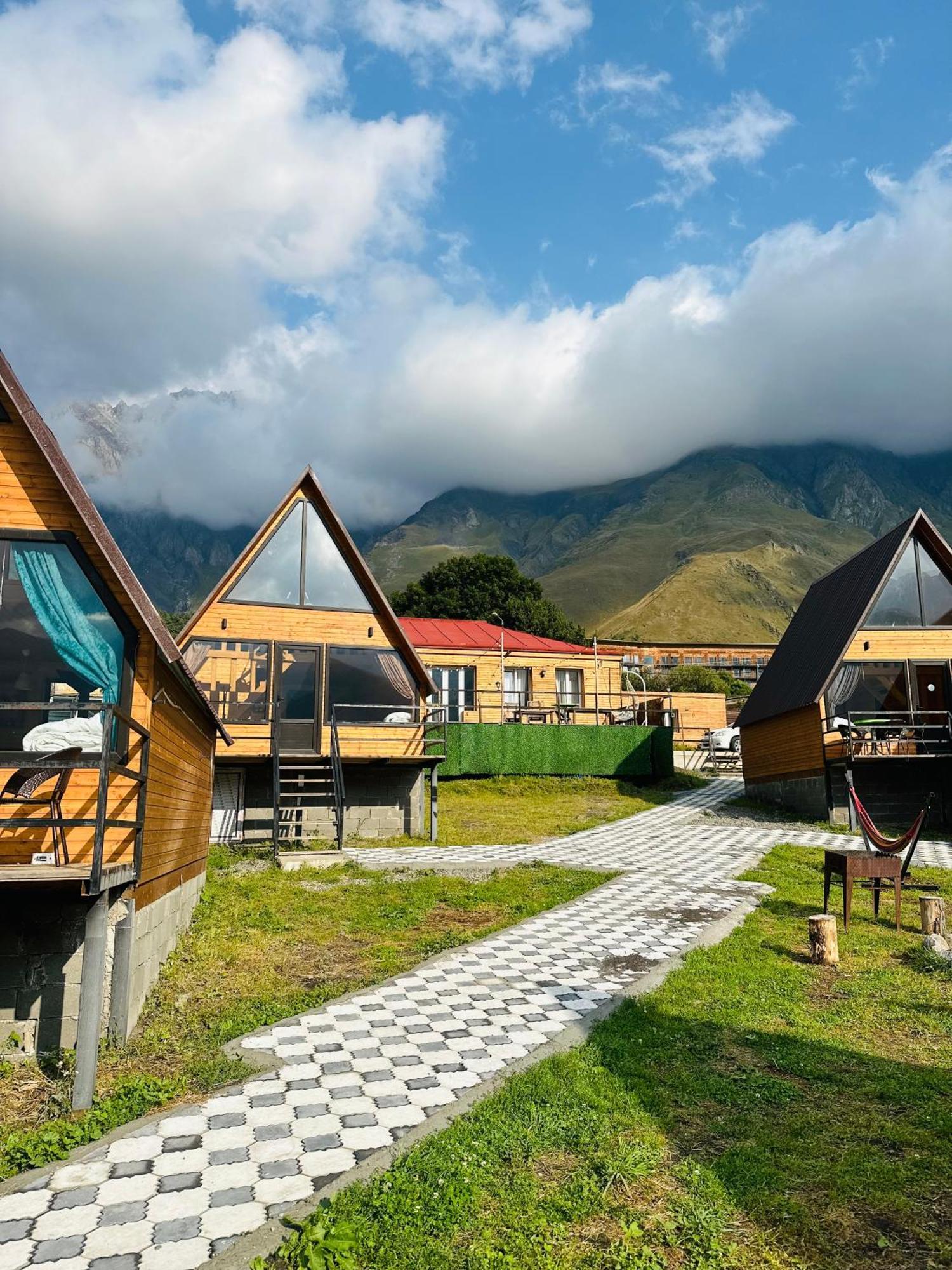 Guesthouse Elli & Cottages Казбеги Екстериор снимка