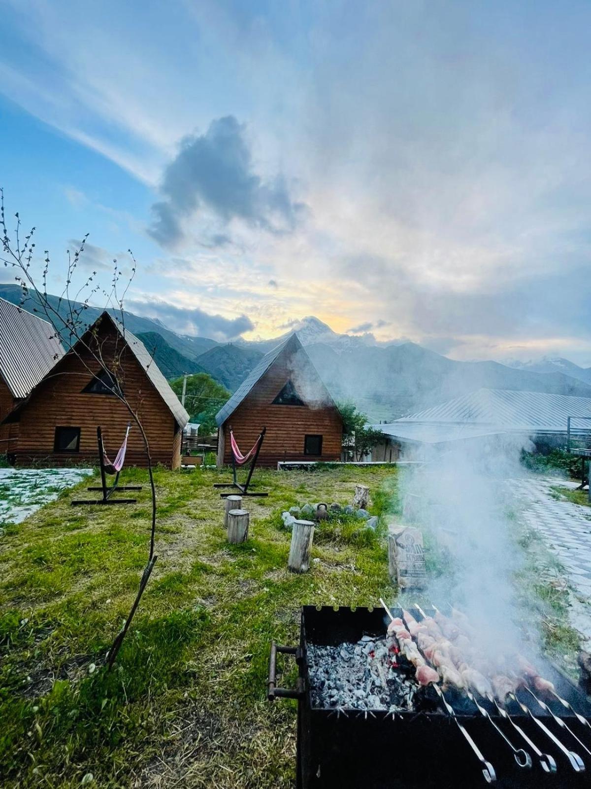 Guesthouse Elli & Cottages Казбеги Екстериор снимка