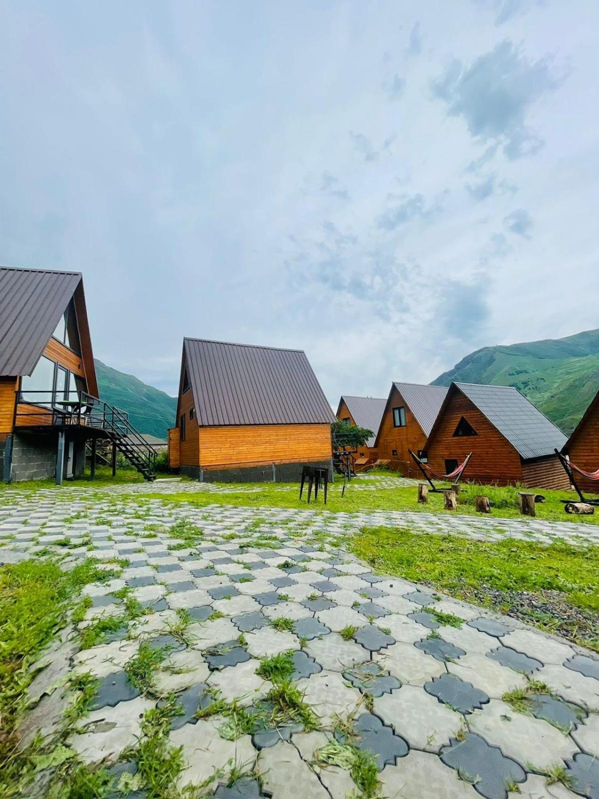 Guesthouse Elli & Cottages Казбеги Екстериор снимка